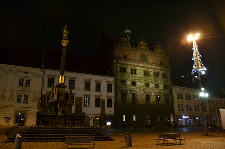 plzeňská radnice v zimě