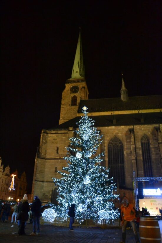 Vánoční strom na náměstí Republiky v roce 2017