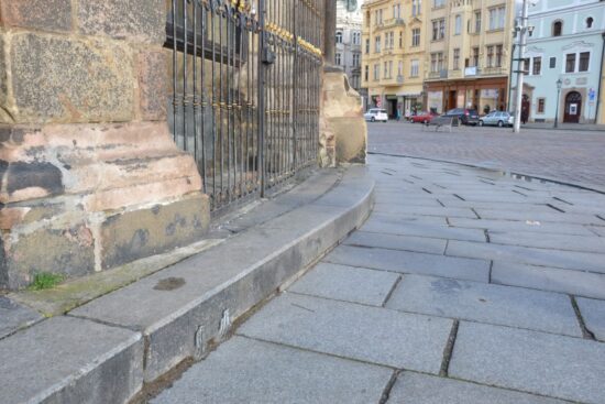 kovové ruce v Plzni