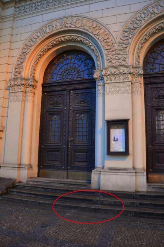chodidla u synagogy