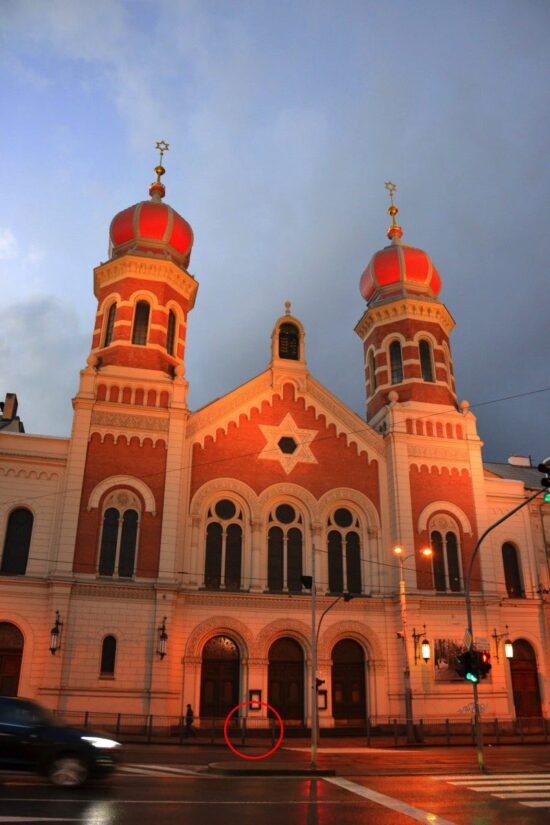 chodidla u synagogy