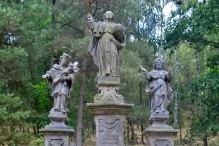 Sousoší u Hromnického jezírka