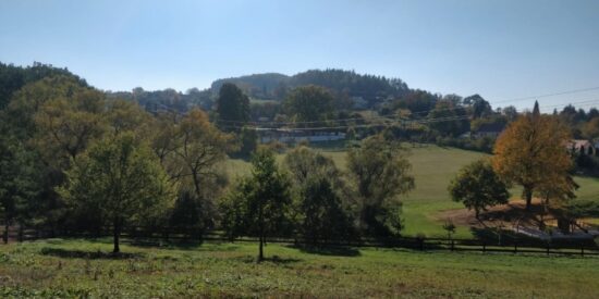 Pohled na sousední Nezdice