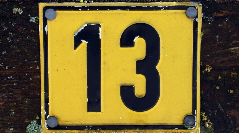 třináct