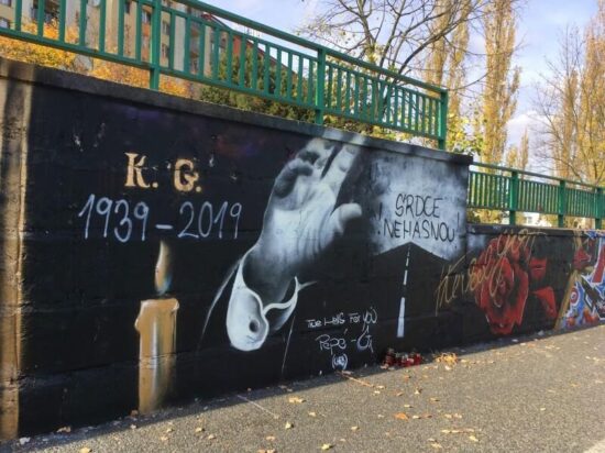 Přemalované graffiti s Karlem Gottem