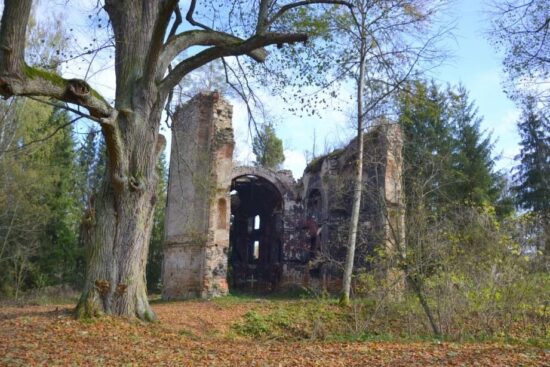 Zřícenina kostela sv. Jana Křtitele