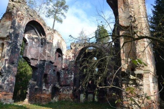 Zřícenina kostela sv. Jana Křtitele