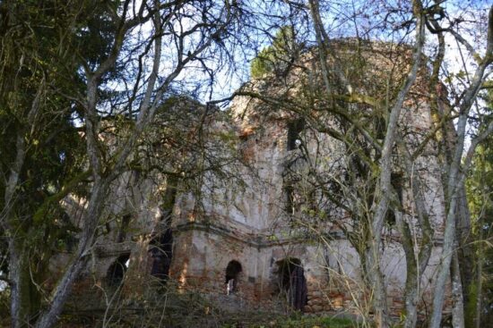 Zřícenina kostela sv. Jana Křtitele