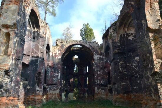 Zřícenina kostela sv. Jana Křtitele
