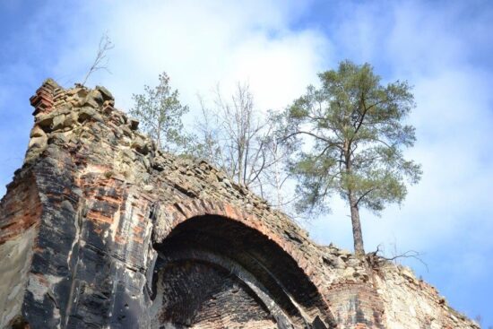 Zřícenina kostela sv. Jana Křtitele