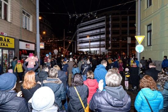 Odstraňování rudé hvězdy v Plzni