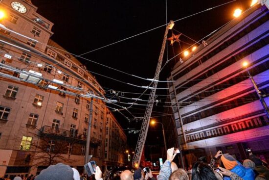 Odstraňování rudé hvězdy v Plzni