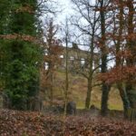 Letohrádek Kamýk a hřbitov