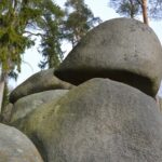 Balvany na místo dovlekl ledovec