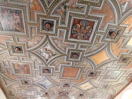 Kazetový strop v tanečním sále