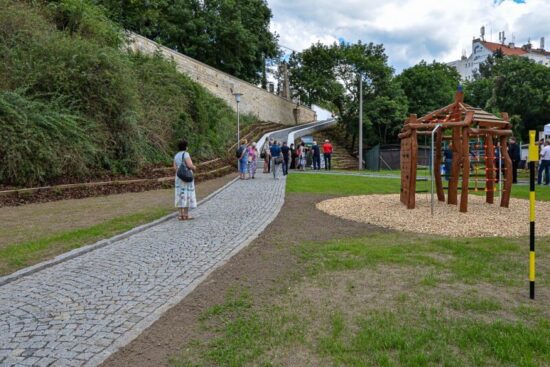 Nové schodiště v parku U Ježíška