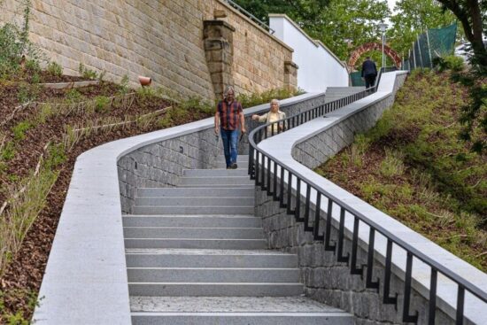 Nové schodiště v parku U Ježíška
