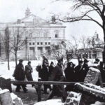 Odvádění Židé ze Sokolovny ve Štruncových sadech