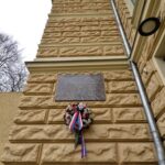 Pamětní deska na Sokolovně ve Štruncových sadech