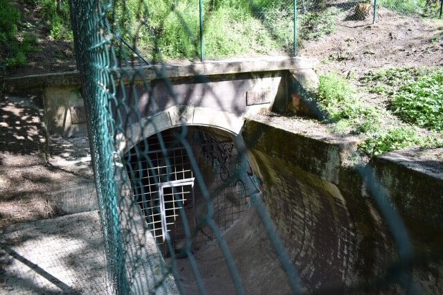 vstup do ejpovických tunelů