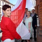 Běloruská vlajka na úřadu Plzeňského kraje