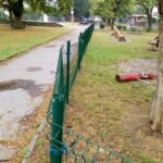 Poškozené dětské hřiště