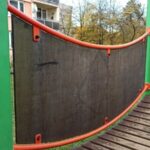 poškozené dětské hřiště