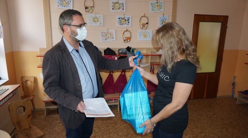 předání respirátorů