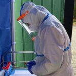 studenti na odběrové stanici