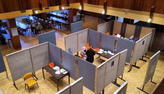 Klatovská nemocnice očkuje nově v kulturním domě Družba