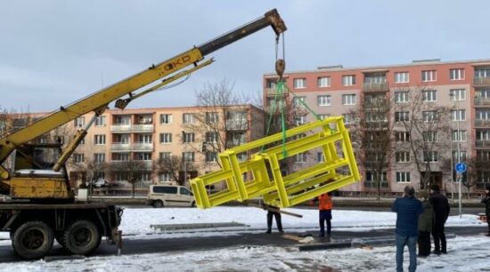 Instalace věže pro Jana Palacha v Klatovech