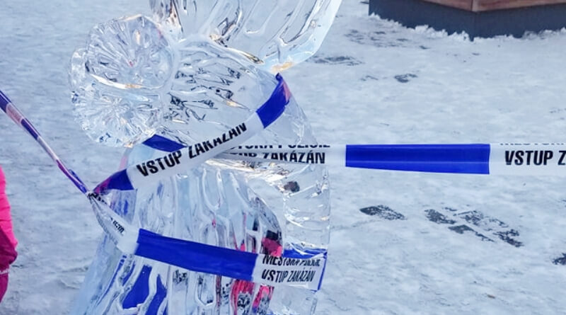 Ledové sochy opáskováno