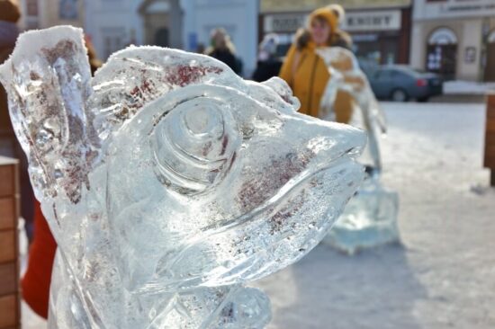 Ledové sochy na náměstí Republiky v Plzni 2021