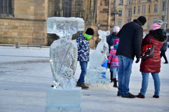 Ledové sochy na náměstí Republiky v Plzni 2021