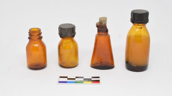 Lékovky nalezené při výzkumu v táborech Nikolaj a Eliáš II.