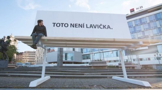 Toto není lavička