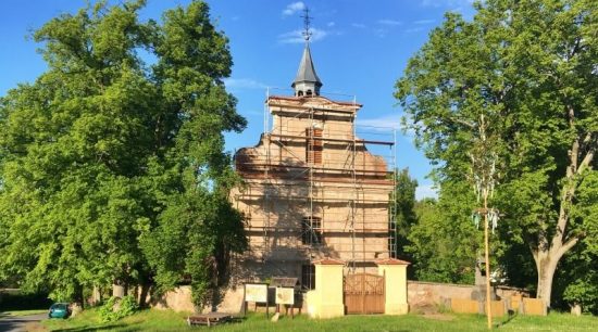 Opravovaný kostel sv. Jana Křtitele