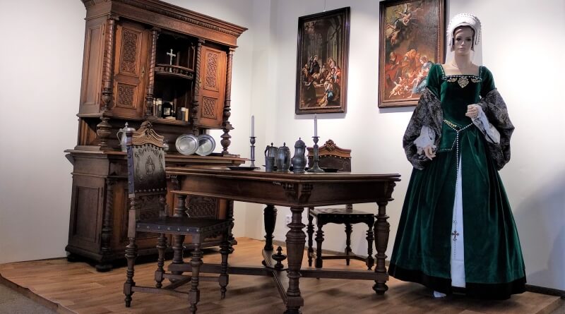 Historie šitá na míru