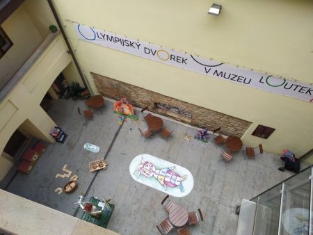 Olympijský dvorek v Muzeu loutek