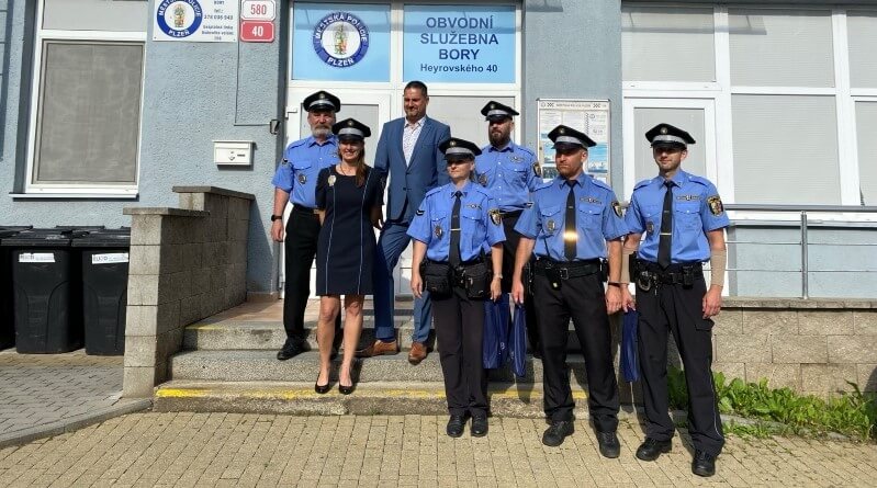 policisté na borech