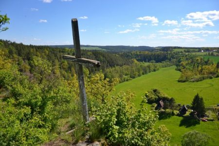 Kříž na splitových skalách