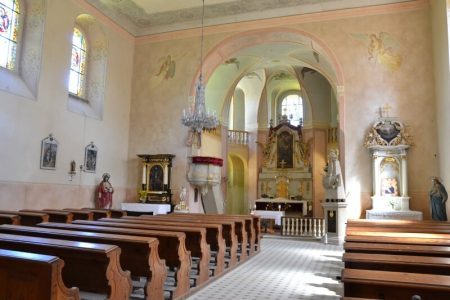 Interiér kostela sv. Petra a Pavla