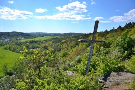 Kříž na splitových skalách