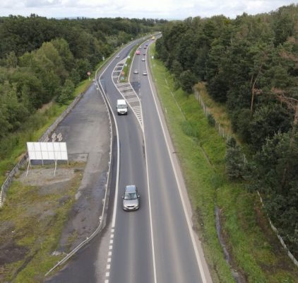 Sražená vydra říční nedaleko Plzně