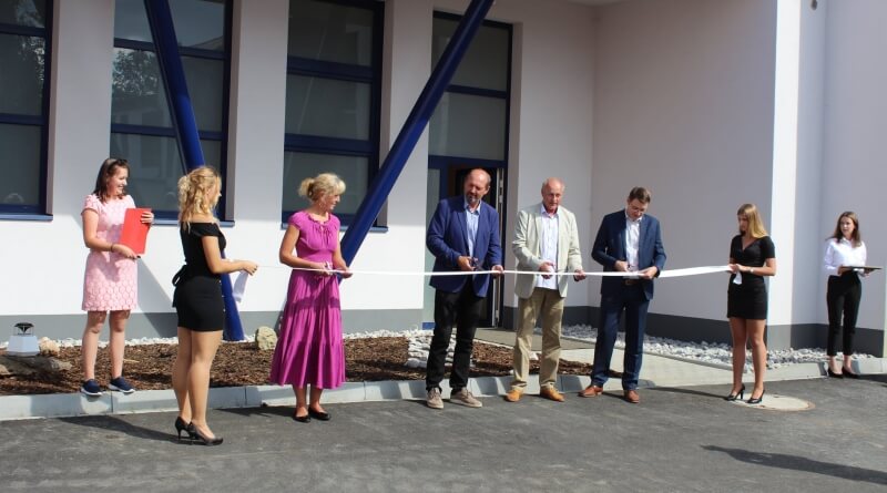 Přestrižení pásky