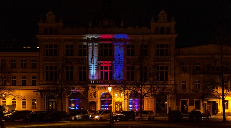 Měšťanská beseda v barvách trikolory