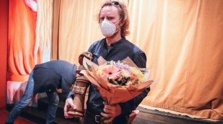 Režisér Tomsa Legierski při přebírání ceny