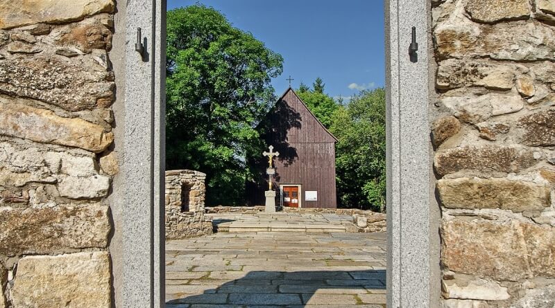 Nový kostel ve Staré Hůrce