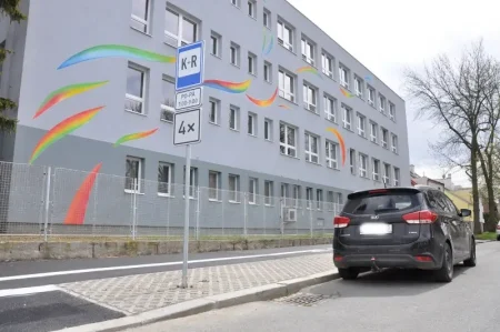 Parkoviště K+R před 28. ZŠ