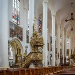 Interiér baziliky sv. Jakuba ve Strubingu